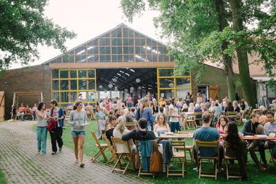 Gute Stimmung auch im Aussenbereich des Festivals